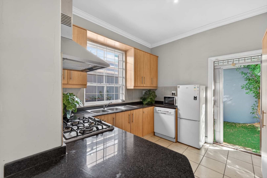 2 Bedroom Property for Sale in Oranjezicht Western Cape